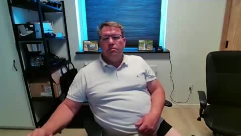 Snapshot of henrikrp1971 chatting on May 8, 2026, 12:21 pm henrikrp1971 online show from May 8, 2026, 12:21 pm