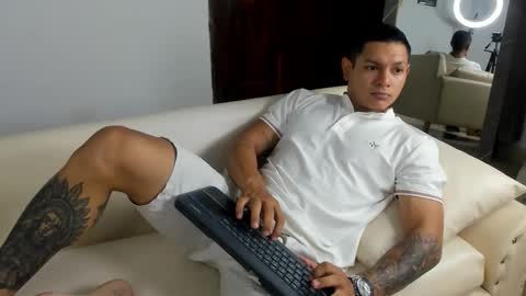 henrydouglas online show from April 3, 2026, 5:33 pm