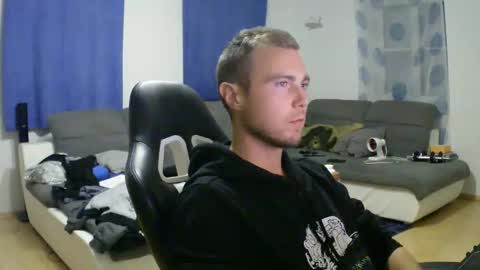 Snapshot of herbstenden chatting on October 3, 2025, 8:39 pm John Pearl online show from October 3, 2025, 8:39 pm