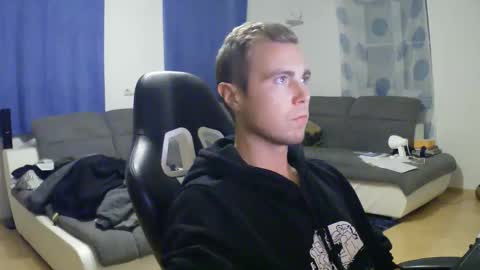 Snapshot of herbstenden chatting on October 23, 2025, 7:01 pm John Pearl online show from October 23, 2025, 7:01 pm