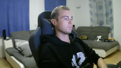 Snapshot of herbstenden chatting on December 2, 2025, 3:40 pm John Pearl online show from December 2, 2025, 3:40 pm