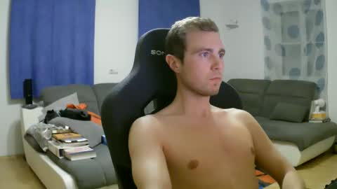 John Pearl online show from April 1, 2026, 7:33 pm