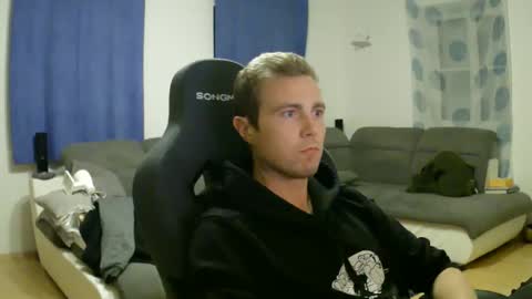 John Pearl online show from April 12, 2026, 7:52 pm