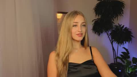 Elise online show from September 18, 2025, 2:13 am