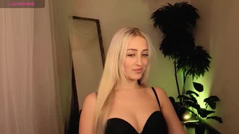 Elise online show from March 24, 2026, 2:05 am