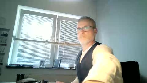 hering76 online show from June 3, 2026, 6:05 am