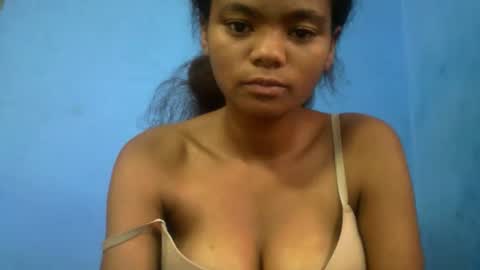 herisse01 online show from April 12, 2026, 4:17 am