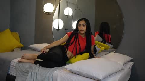 Hermione Scott online show from February 5, 2025, 1:33 pm