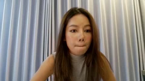 Snapshot of hersheys_aran chatting on December 2, 2025, 7:57 am Aran online show from December 2, 2025, 7:57 am