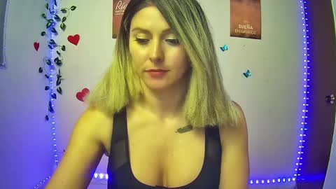 Hestesiaxx online show from February 25, 2025, 1:41 am