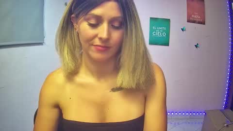 Hestesiaxx online show from November 13, 2025, 1:26 am