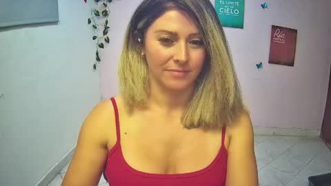 Snapshot of hestesiaxx chatting on May 12, 2026, 1:58 am Hestesiaxx online show from May 12, 2026, 1:58 am