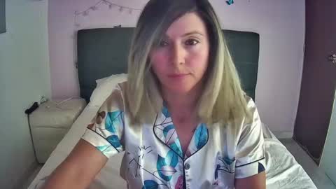 Hestesiaxx online show from July 13, 2026, 2:03 am