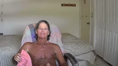 Snapshot of hewes1 chatting on July 20, 2026, 6:32 pm hewes1 online show from July 20, 2026, 6:32 pm