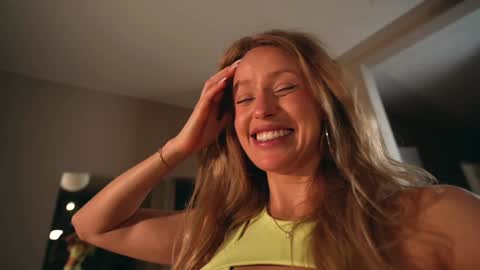 Snapshot of heybanan chatting on February 20, 2026, 4:07 pm Alina online show from February 20, 2026, 4:07 pm