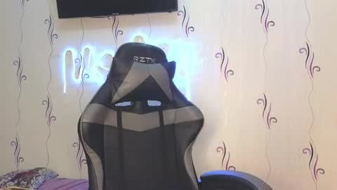 Heyy baddie online show from May 19, 2026, 1:56 am