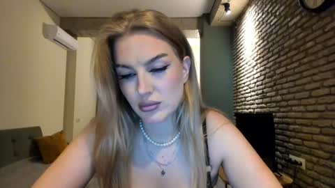 Hi lina online show from June 14, 2026, 2:24 am