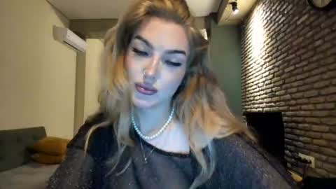 Hi lina online show from June 25, 2026, 2:22 am