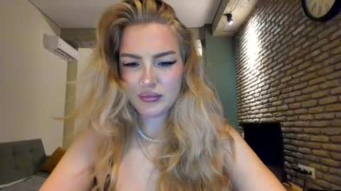 Hi lina online show from July 3, 2026, 2:51 am