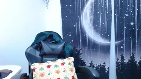 Snapshot of hikaryfire chatting on February 13, 2026, 2:02 pm hikaryfire online show from February 13, 2026, 2:02 pm