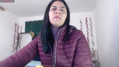 hilaril18 online show from July 17, 2026, 10:58 pm
