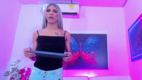 hilari_sweet online show from April 21, 2026, 5:36 am