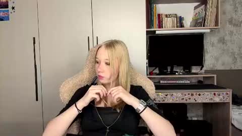 Snapshot of hilarianimocks chatting on July 27, 2026, 7:15 am Emma online show from July 27, 2026, 7:15 am