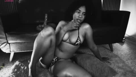Snapshot of hilaryebony_ chatting on June 5, 2026, 8:58 pm - 29p online show from June 5, 2026, 8:58 pm
