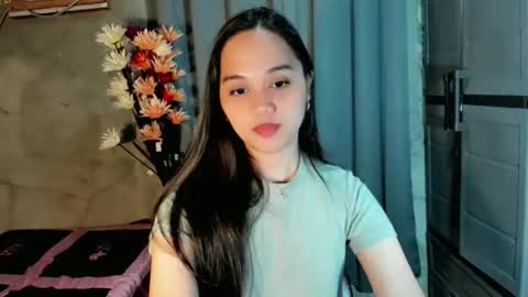 Snapshot of hilarymolly chatting on February 6, 2026, 10:13 pm hilarymolly online show from February 6, 2026, 10:13 pm