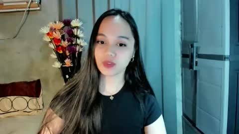 Snapshot of hilarymolly chatting on March 12, 2026, 1:23 am hilarymolly online show from March 12, 2026, 1:23 am