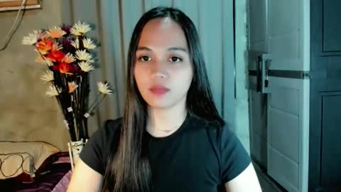 Snapshot of hilarymolly chatting on April 8, 2026, 4:51 pm hilarymolly online show from April 8, 2026, 4:51 pm