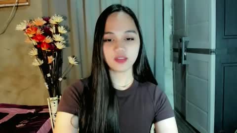 Snapshot of hilarymolly chatting on April 9, 2026, 6:19 am hilarymolly online show from April 9, 2026, 6:19 am