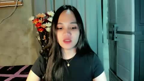 hilarymolly online show from June 4, 2026, 6:14 pm
