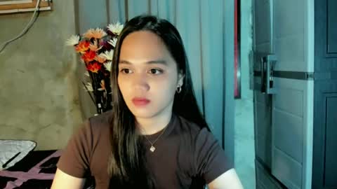 hilarymolly online show from June 11, 2026, 7:23 pm
