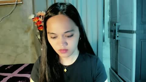 hilarymolly online show from June 12, 2026, 5:45 pm
