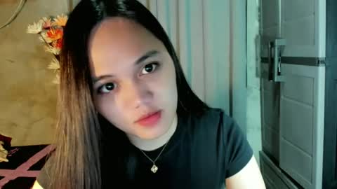hilarymolly online show from June 30, 2026, 7:37 pm
