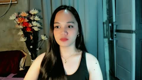 hilarymolly online show from July 6, 2026, 7:38 pm