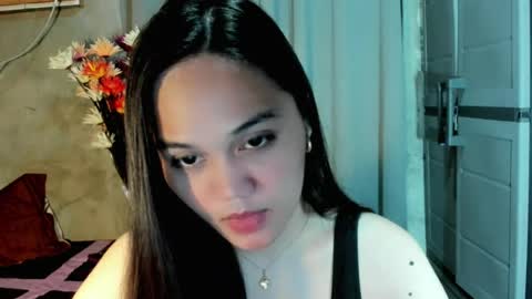 hilarymolly online show from July 12, 2026, 9:39 pm