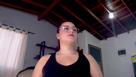 Snapshot of hillary_12 chatting on November 17, 2025, 12:55 pm Miranda online show from November 17, 2025, 12:55 pm