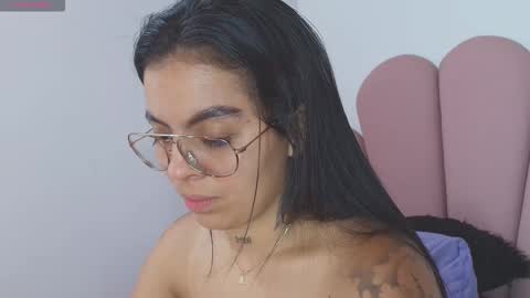 Snapshot of hillary_jones chatting on November 17, 2025, 4:07 am sarah online show from November 17, 2025, 4:07 am