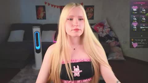 Snapshot of hillochka chatting on June 2, 2026, 2:30 pm Hillochka online show from June 2, 2026, 2:30 pm