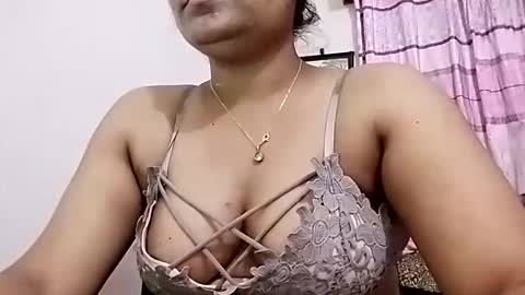 himuhimu22 online show from April 3, 2026, 3:54 pm