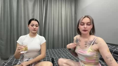 Snapshot of hina_uwu chatting on December 3, 2025, 8:56 am Hina online show from December 3, 2025, 8:56 am