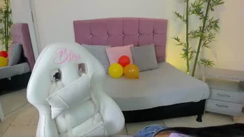 hinaa_xxx online show from July 19, 2026, 7:50 pm