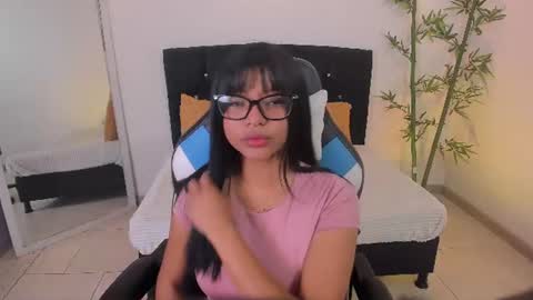 hinaa_xxx online show from August 4, 2026, 7:38 pm