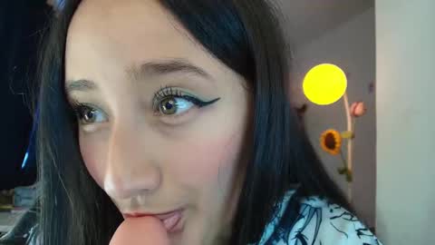 hinata online show from February 11, 2026, 9:42 pm