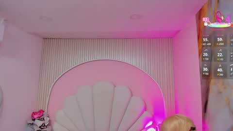 hinata_dolly online show from April 15, 2026, 11:06 am