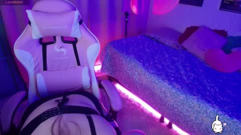 violet moon online show from September 23, 2025, 7:44 am