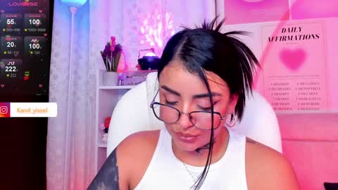 Snapshot of hinataweed01 chatting on December 27, 2024, 9:28 am Karol Independent Model online show from December 27, 2024, 9:28 am