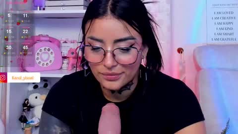 Snapshot of hinataweed01 chatting on February 24, 2025, 1:57 am Karol Independent Model online show from February 24, 2025, 1:57 am